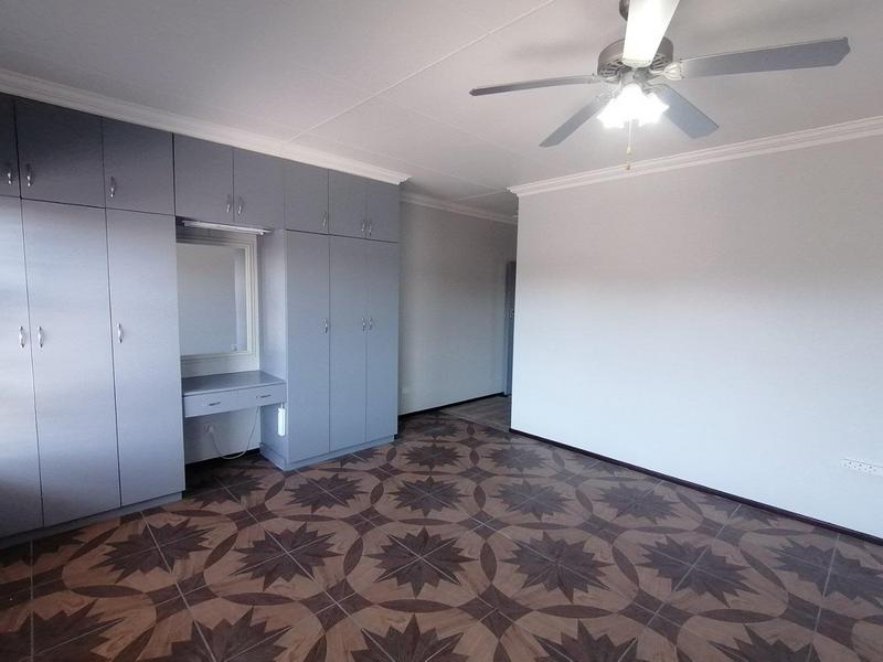 5 Bedroom Property for Sale in Fraaiuitsig Western Cape